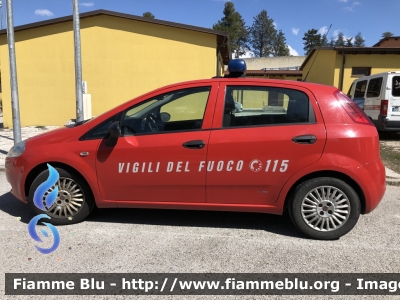 Fiat Grande Punto 
Vigili del fuoco 
Comando provinciale di L’Aquila 
VF 25151
Parole chiave: Fiat Grande Punto vigili del fuoco