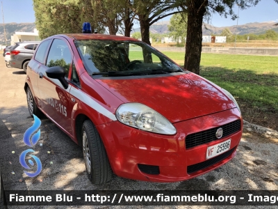 Fiat Grande Punto 
Vigili del Fuoco 
Comando provinciale di L’Aquila 
Versione 3 Porte 
VF 25596
Parole chiave: Fiat Grande_Punto VF25596