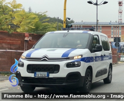 Citroen Berlingò 
Polizia Municipale 
Comune di L’Aquila 
Ufficio Mobile 
Allestimento Focaccia 
POLIZIA LOCALE YA 392 AL 
Parole chiave: Citroen Berlingò POLIZIALOCALE392AL