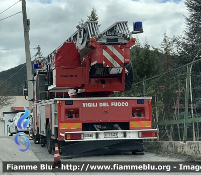 Iveco EuroFire 150E27 I serie 
Vigili del Fuoco 
Comando Provinciale di L’Aquila 
(Ex Comando Provinciale Di Teramo)
Autoscala da 37 Metri 
Allestimento Iveco-Magirus 
VF 19425
Parole chiave: Iveco EuroFire_150E27_Iserie VF19425