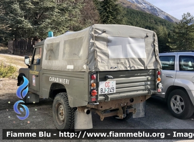 Land-Rover Defender 110 HCPU
Carabinieri 
Comando Carabinieri unità per la tutela Forestale Ambientale ed Agroalimentare 
Ministero dell’Ambiente 
Servizio Conservazione della Natura 
Parco Nazionale del Gran Sasso e Monti della Laga 
CC BJ 249
Parole chiave: Land-Rover Defender_110_HCPU