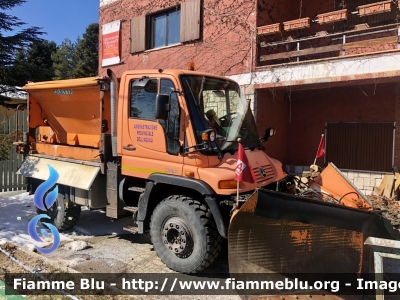 Mercedes-Benz Unimog U400
Amministrazione provinciale di L’Aquila 
Allestito con lama sgombraneve Assaloni e spargisale Giletta 
Parole chiave: Mercedes-Benz Unimog_U400