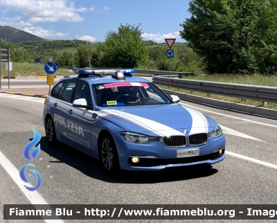 Bmw 318 Touring F31 III restyle 
Polizia di Stato 
Polizia Stradale 
Allestimento Focaccia 
Decorazione Grafica Artlantis 
POLIZIA M3627
In Scorta al giro d’Italia 2021
Parole chiave: Bmw_318TouringF31 III restyle Polizia Stradale Giro d’Italia