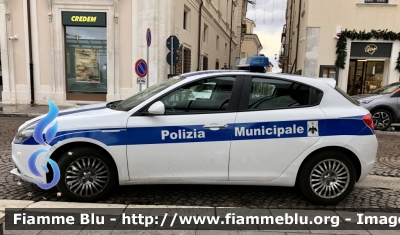 Alfa Romeo Nuova Giulietta restyle 
Polizia Municipale 
Comune di L’Aquila 
POLIZIA LOCALE YA 247 AN 
Parole chiave: Alfa-Romeo Nuova_Giulietta_restyle POLIZIALOCALEYA247AN