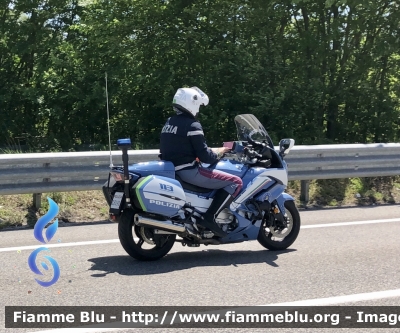 Yamaha FJR 1300 II serie 
Polizia di Stato 
Polizia Stradale 
Allestimento Elevox 
POLIZIA G3090
In Scorta al giro d’Italia 2021
Moto “Verde” 
Parole chiave: Yamaha_FJR 1300 IIserie Polizia Stradale