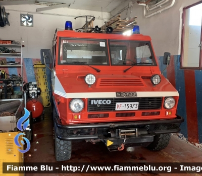 Iveco VM90
Vigili del Fuoco 
Comando Provinciale di L’Aquila 
Distaccamento Permanente di Sulmona 
Polisoccorso Allestimento Baribbi
VF 15973
Parole chiave: Iveco VM90 VF15973