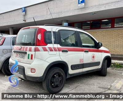 Fiat Nuova Panda 4x4 II serie 
Croce Rossa Italiana 
Comitato Regionale Abruzzo 
Allestimento Elevox 
CRI 745 AH
Parole chiave: Fiat Nuova_Panda_4x4_IIserie CRI745AH