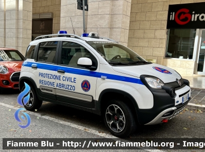 Fiat Nuova Panda Cross II serie 
Protezione Civile 
Regione Abruzzo 
Allestimento ISOTEC 
Parole chiave: Fiat Nuova_Panda_Cross_IIserie