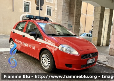 Fiat Grande Punto 
Vigili del Fuoco 
Comando Provinciale Di Teramo 
Nucleo S.A.P.R. Teramo
VF 25586
Parole chiave: Fiat Grande_Punto VF25586