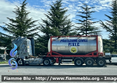 Scania 480
Protezione Civile 
P.I.V.E.C. L’Aquila
Con Semirimorchio Van Hool 
Allestito con Tank Container per trasporto Acqua capacità 31000Lt 
Parole chiave: Scania 480