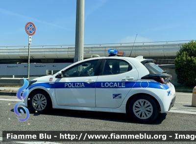 Toyota Yaris Hybrid IV serie 
Polizia Locale
Comune di Fiumicino (RM)
Cod.Automezzo 09
Parole chiave: Toyota Yaris_Hybrid_IVserie