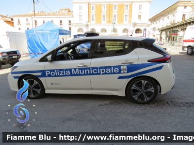 Nissan Leaf 
Polizia Municipale 
Comune Di L'Aquila 
Allestimento Oriente spa
POLIZIA LOCALE 953 AD
Parole chiave: Nissan Leaf POLIZIALOCALE953AD