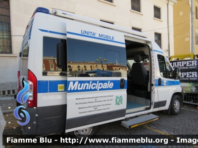 Peugeot Boxer III serie
Polizia Munucipale 
Comune Di L'Aquila
Unità Mobile 
Alesstimento Bertazzoni
POLIZIA LOCALE YA 609 AJ
Parole chiave: Peugeot Boxer_IIIserie POLIZIALOCALEYA609AJ