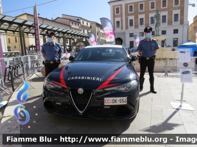 Alfa Romeo Nuova Giulia Quadrifoglio
Carabinieri
Nucleo Operativo Radiomobile di Roma
CC DK 554
Parole chiave: Alfa-Romeo Nuova_Giulia_Quadrifoglio CCDK554