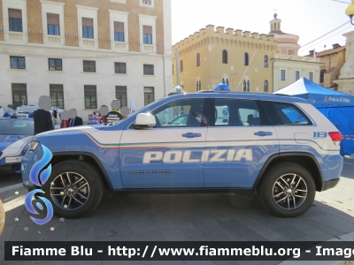 Jeep Grand Cherokee
Polizia di Stato 
POLIZIA M4927
Parole chiave: Jeep Grand_Cherokee POLIZIAM4927