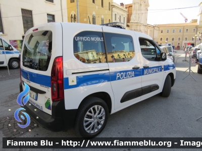 Citroen Berlingo
Polizia Municipale
Comune di L'Aquila
ufficio mobile
Allestimento Focaccia 
POLIZIA LOCALE  YA 392 AL
Parole chiave: Citroen Berlingo POLIZIALOCALEYA392AL