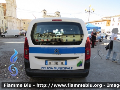 Citroen Berlingo
Polizia Municipale
Comune di L'Aquila
ufficio mobile
Allestimento Focaccia 
POLIZIA LOCALE  YA 392 AL
Parole chiave: Citroen Berlingo POLIZIALOCALEYA392AL