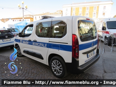 Citroen Berlingo
Polizia Municipale
Comune di L'Aquila
ufficio mobile
Allestimento Focaccia 
POLIZIA LOCALE  YA 392 AL
Parole chiave: Citroen Berlingo POLIZIALOCALEYA392AL