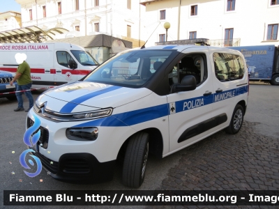 Citroen Berlingo
Polizia Municipale
Comune di L'Aquila
ufficio mobile
Allestimento Focaccia 
POLIZIA LOCALE  YA 392 AL
Parole chiave: Citroen Berlingo POLIZIALOCALEYA392AL