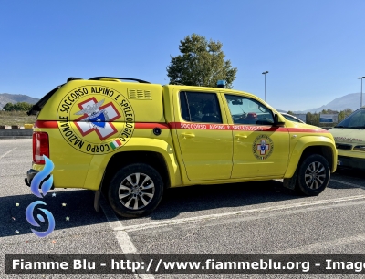 Volkswagen Amarok
Corpo Nazionale Soccorso Alpino e Speleologico 
XXIV Delegazione Lazio 
Unita Cinofile 
Allestimento Bartolini&Bellezza2
Decorazioni Grafiche Nadia Ferracci 
Parole chiave: Volkswagen Amarok