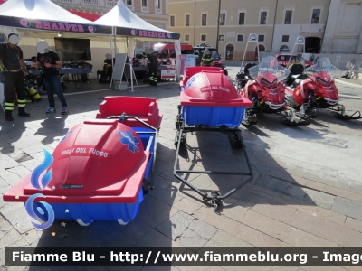 Equinox-Rescue Boggan sci
Vigili del Fuoco
Comando Provinciale di L'Aquila
Barella da soccorso a traino universale per motoslitta e quad cingolati allestimento speciale da soccorso
allestitore Motorparma
Parole chiave: Equinox-Rescue Boggan_sci