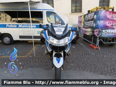 Bmw 1200 RT
Polizia Municipale
Comune Di L'Aquila
POLIZIA LOCALE YA 00021
Parole chiave: Bmw 1200RT POLIZIALOCALEYA00021