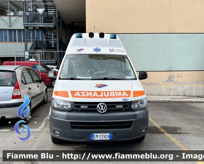 Volkswagen Trasporter T5 restyle 
ASL n4 di Teramo
118 Abruzzo Soccorso 
C.O. Di Teramo 
Allestimento ODONE 
Parole chiave: Volkswagen Trasporter_T5_restyle Ambulanza