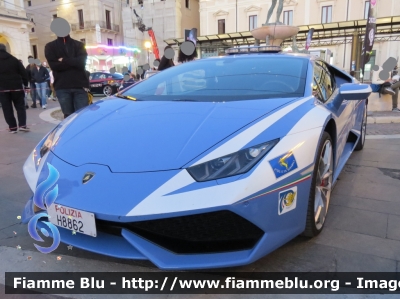 Lamborghini Huracàn LP 610-4
Polizia di Stato
Polizia Stradale 
Allestita Lamborghini
Decorazione Grafica Artlantis 
POLIZIA H8862
con stemma celebrativo "70 anni Polizia Stradale"
Parole chiave: Lamborghini Huracan_LP_610-4 POLIZIAH8862