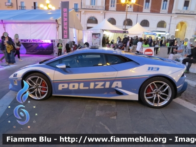 Lamborghini Huracàn LP 610-4
Polizia di Stato
Polizia Stradale 
Allestita Lamborghini
Decorazione Grafica Artlantis 
POLIZIA H8862
con stemma celebrativo "70 anni Polizia Stradale"
Parole chiave: Lamborghini Huracan_LP_610-4 POLIZIAH8862