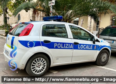 Fiat Grande Punto 
Polizia Locale 
Comune di Teramo 
POLIZIA LOCALE YA 381 AC
Parole chiave: Fiat Grande_Punto POLIZIALOCALEYA381AC