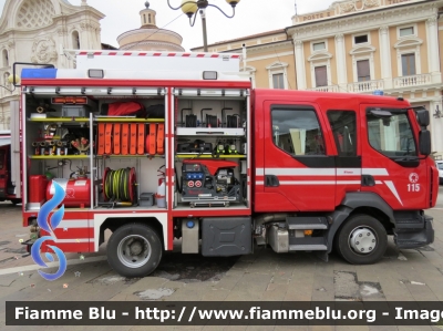 Renault Midlum III serie 
Vigili del Fuoco
Comando Provinciale di L'Aquila
APS allestimento Rosenfire
VF 30111
Parole chiave: Renault Midlum_IIIserie VF30111