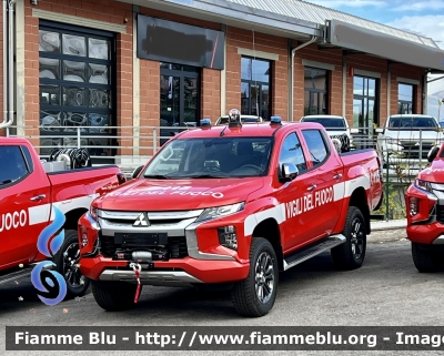 Mitsubishi L200 V serie restyle 
Vigili del Fuoco 
Allestimento Totani 
Automezzi in fase di consegna 
Parole chiave: Mitsubishi L200_Vserie_restyle