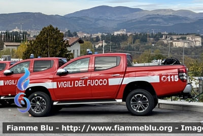 Mitsubishi L200 V serie restyle 
Vigili del Fuoco 
Allestimento Totani 
Automezzi in fase di consegna 
Parole chiave: Mitsubishi L200_Vserie_restyle