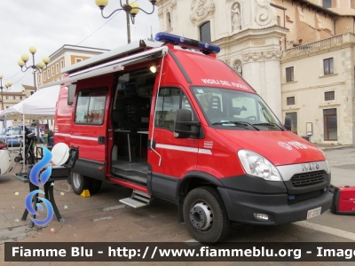 Iveco Daily V serie
Vigili del Fuoco
Comando Provinciale di L'Aquila
AutoFurgone/Unità di Crisi Locale
Allestimento Iveco-Magirus
VF 27001
Parole chiave: Iveco Daily_Vserie VF27001