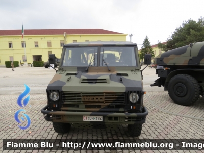 Iveco VM90
Esercito Italiano
IX Reggimento Alpini L'Aquila
"Battaglione Multifunzionale Vicenza"
Automezzo Nucleo AIB Dotato di Modulo Antincendio Lombardini DT-400-D
Allestimento Divitec 
EI DH 384
Parole chiave: Iveco VM90 EIDH384