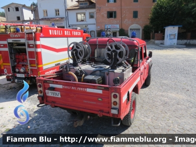 Land Rover Defender 130
Vigili del Fuoco
Comando Provinciale di L'Aquila
VF 19367
Parole chiave: Land-Rover Defender_130 VF19367