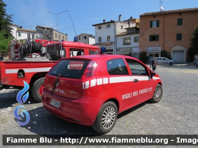 Fiat Grande Punto
Vigili del Fuoco
Comando Provinciale di L'Aquila
Versione 3 Porte
VF 25595
Parole chiave: Fiat Grande_Punto VF25595