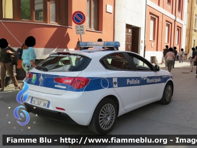 Alfa Romeo Nuova Giulietta restyle
Polizia Municipale 
Comune di L'Aquila
POLIZIA LOCALE YA 247 AN
Parole chiave: Alfa-Romeo Nuova_Giulietta_restyle POLIZIALOCALEYA247AN