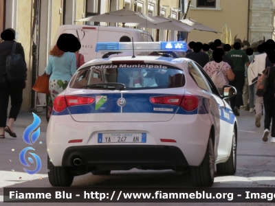 Alfa Romeo Nuova Giulietta restyle
Polizia Municipale 
Comune di L'Aquila
POLIZIA LOCALE YA 247 AN
Parole chiave: Alfa-Romeo Nuova_Giulietta_restyle POLIZIALOCALEYA247AN