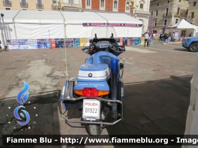 Bmw R850RT II serie
Polizia Di Stato
Polizia Stradale
POLIZIA D1922
con stemma celebrativo "70 Anni Polizia Stradale"
Parole chiave: Bmw R850RT_IIserie POLIZIAD1922