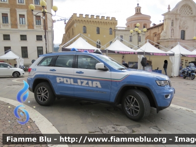 Jeep Grand Cherokee IV serie restyle
Polizia Di Stato
Allestimento FCA
POLIZIA M4927
Parole chiave: Jeep Grand_Cherokee_IVserie_restyle POLIZIAM4927