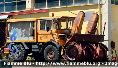 Mercedes-Benz Unimog 406A
Provincia delL’Aquila 
Ufficio Tecnico 
Automezzo 101
Allestito con Fresa da Neve Shmidt
Parole chiave: Mercedes-Benz Unimog_406A