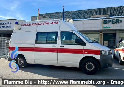 Volkswagen Trasporter T5 Restyle 
Croce Rossa Italiana 
Comitato di Roseto (TE)
Allestimento Fast 
CRI 601 AB
Parole chiave: Volkswagen Traporter_T5_Restyle Ambulanza CRI601AB