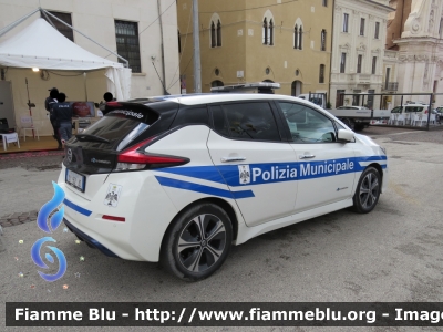 Nissan Leaf II serie
Polizia Municipale
Comune di L'Aquila 
POLIZIA LOCALE YA 952 AD 
Parole chiave: Nissan Leaf_IIserie POLIZIALOCALEYA952AD