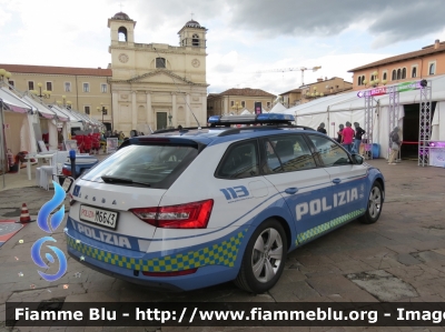 Skoda Superb Wagon III serie restyle
Polizia di Stato
Polizia Stradale in servizio sulla A24/A25 "Strada Dei Parchi"
POLIZIA M6643
Parole chiave: Skoda Superb_Wagon_IIIserie_restyle POLIZIAM6643