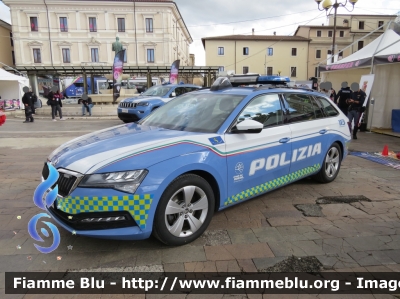 Skoda Superb Wagon III serie restyle
Polizia di Stato
Polizia Stradale in servizio sulla A24/A25 "Strada Dei Parchi"
POLIZIA M6643
Parole chiave: Skoda Superb_Wagon_IIIserie_restyle POLIZIAM6643