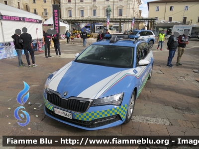 Skoda Superb Wagon III serie restyle
Polizia di Stato
Polizia Stradale in servizio sulla A24/A25 "Strada Dei Parchi"
POLIZIA M6643
Parole chiave: Skoda Superb_Wagon_IIIserie_restyle POLIZIAM6643