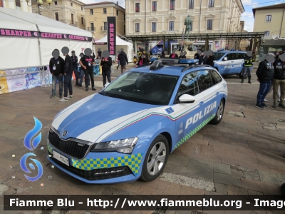 Skoda Superb Wagon III serie restyle
Polizia di Stato
Polizia Stradale in servizio sulla A24/A25 "Strada Dei Parchi"
POLIZIA M6643
Parole chiave: Skoda Superb_Wagon_IIIserie_restyle POLIZIAM6643