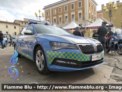 Skoda Superb Wagon III serie restyle
Polizia di Stato
Polizia Stradale in servizio sulla A24/A25 "Strada Dei Parchi"
POLIZIA M6643
Parole chiave: Skoda Superb_Wagon_IIIserie_restyle POLIZIAM6643