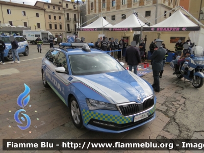 Skoda Superb Wagon III serie restyle
Polizia di Stato
Polizia Stradale in servizio sulla A24/A25 "Strada Dei Parchi"
POLIZIA M6643
Parole chiave: Skoda Superb_Wagon_IIIserie_restyle POLIZIAM6643